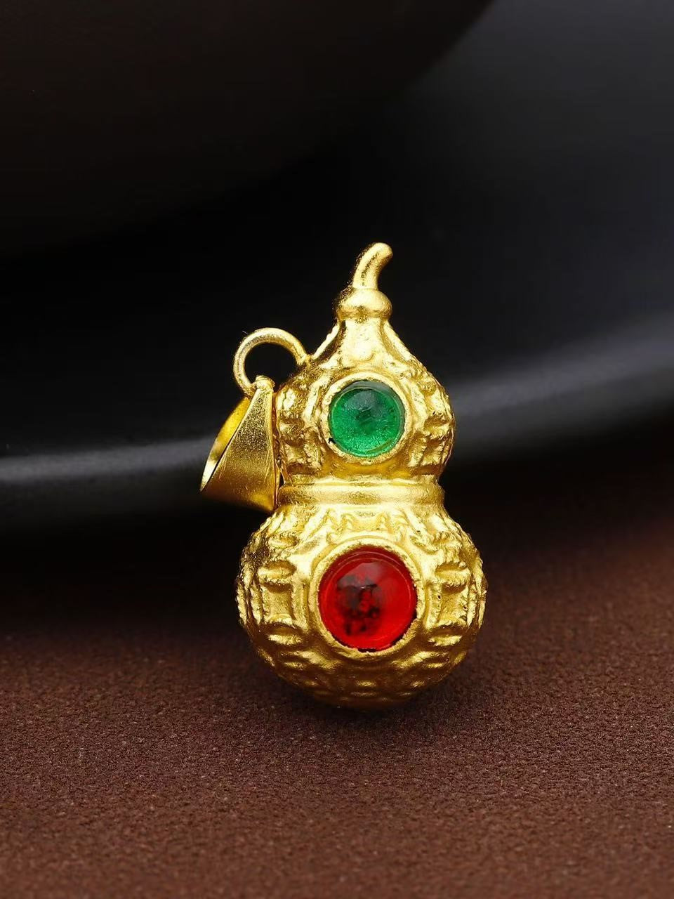 Gold-Inlaid Hotan Jade Gourd Pendant